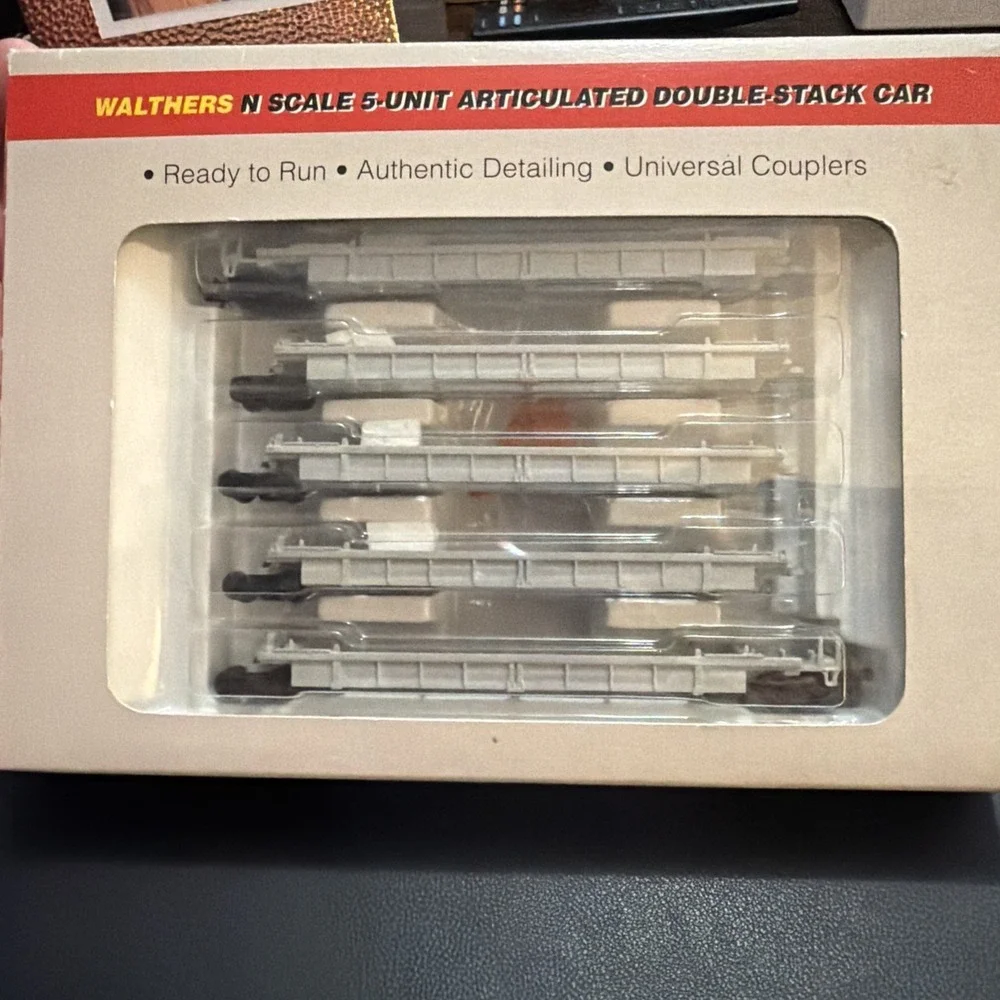 Walter's N Scale 305' Thrall 5 Unit Articulated Double Stack Car Undecorated